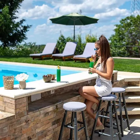 Four Seasons Casa Novi Sad 빌라 *